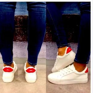 Betsey Johnson Bettie White & Red Embroidered Lips Fashion Sneakers Size 9